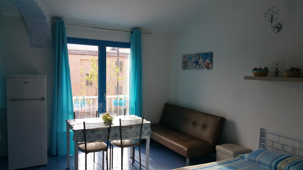 Casa Vacanze Daniela ซานตา เตเรซา กัลลูรา ภายนอก รูปภาพ