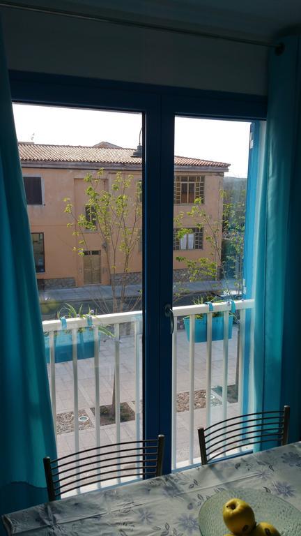 Casa Vacanze Daniela ซานตา เตเรซา กัลลูรา ภายนอก รูปภาพ